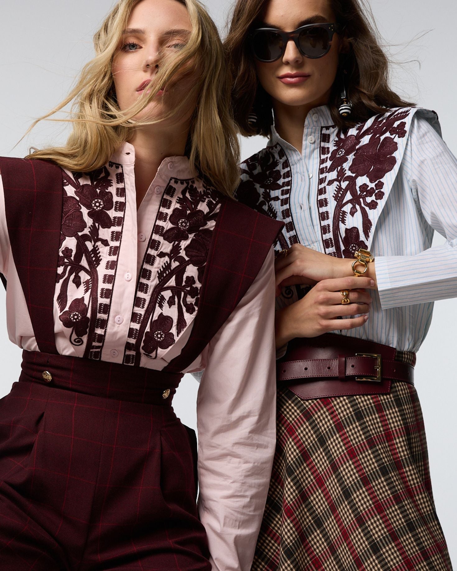 CAMISA MANI BORDADA AZUL The IQ Collection