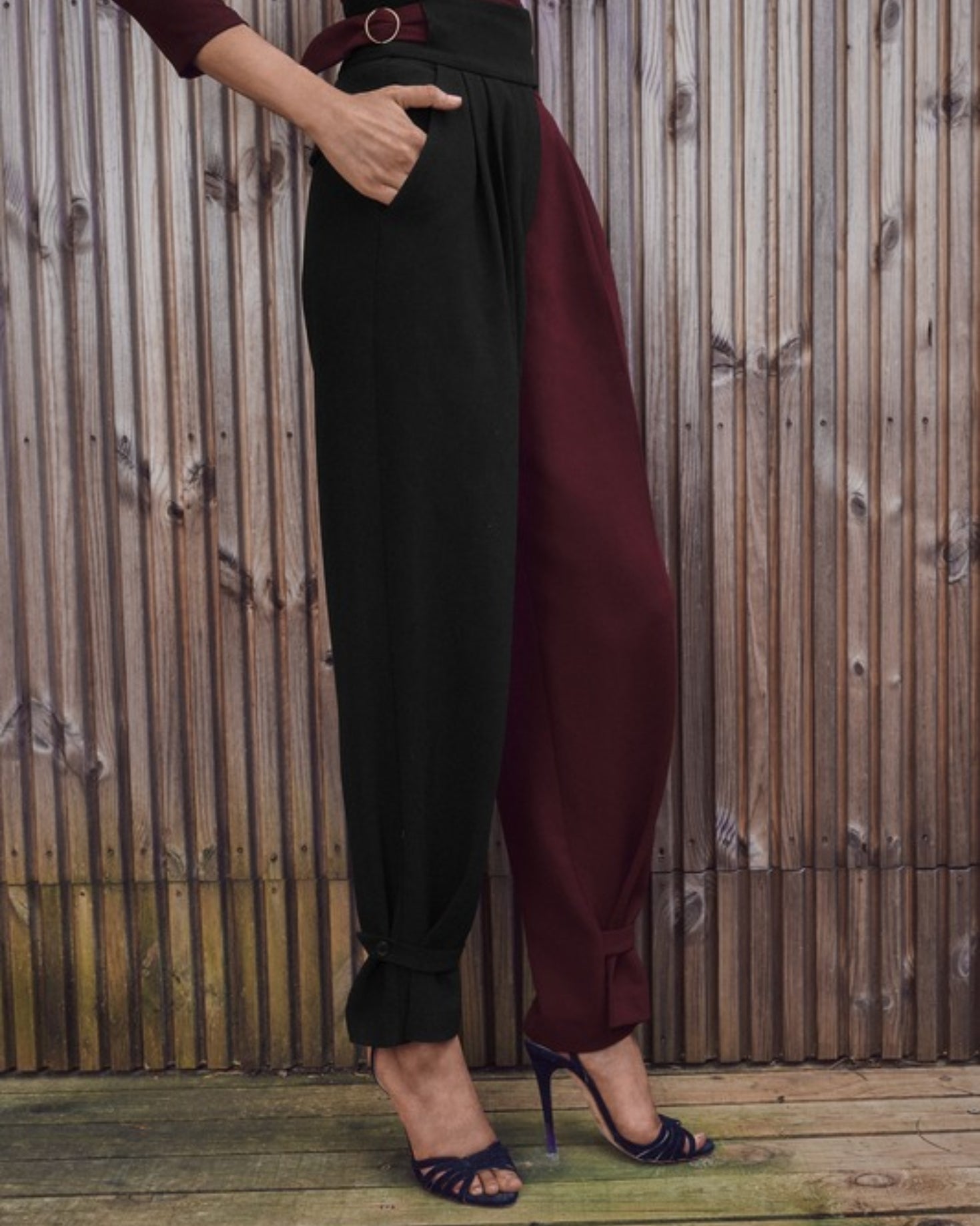 PANTALON ERIN BURDEOS Y NEGRO The IQ Collection