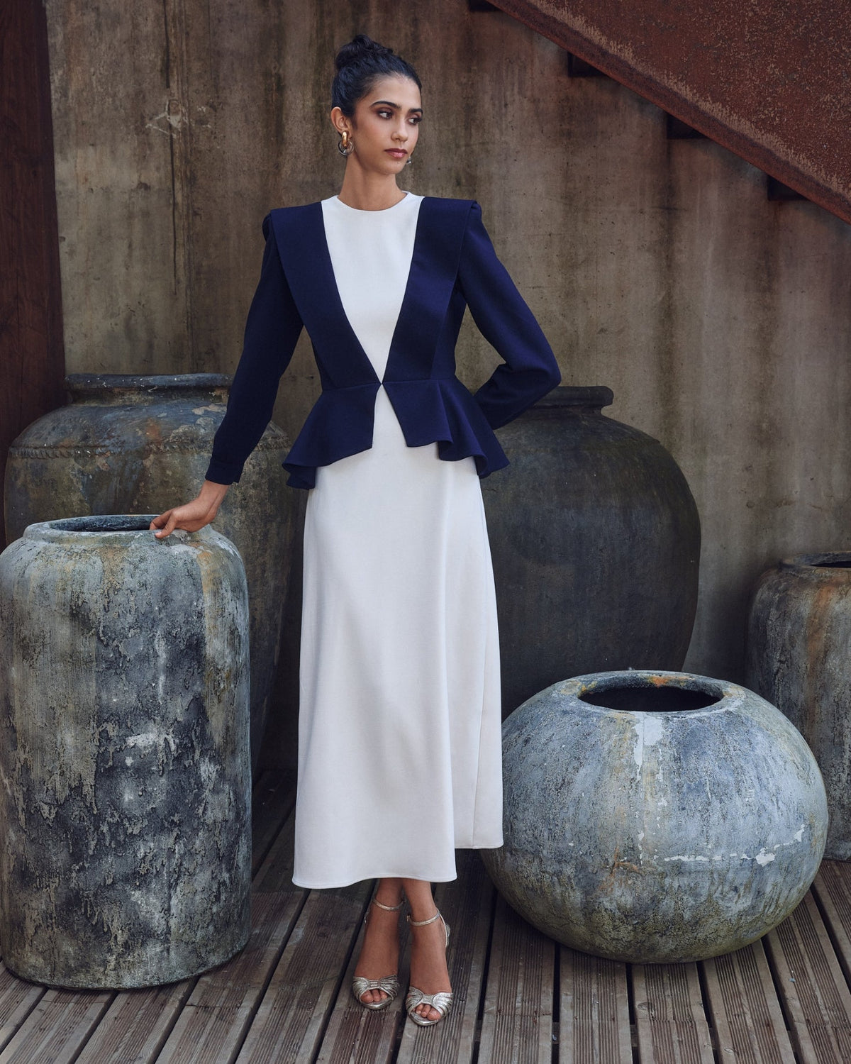 VESTIDO DANIELA BEIGE Y AZUL MARINO The IQ Collection