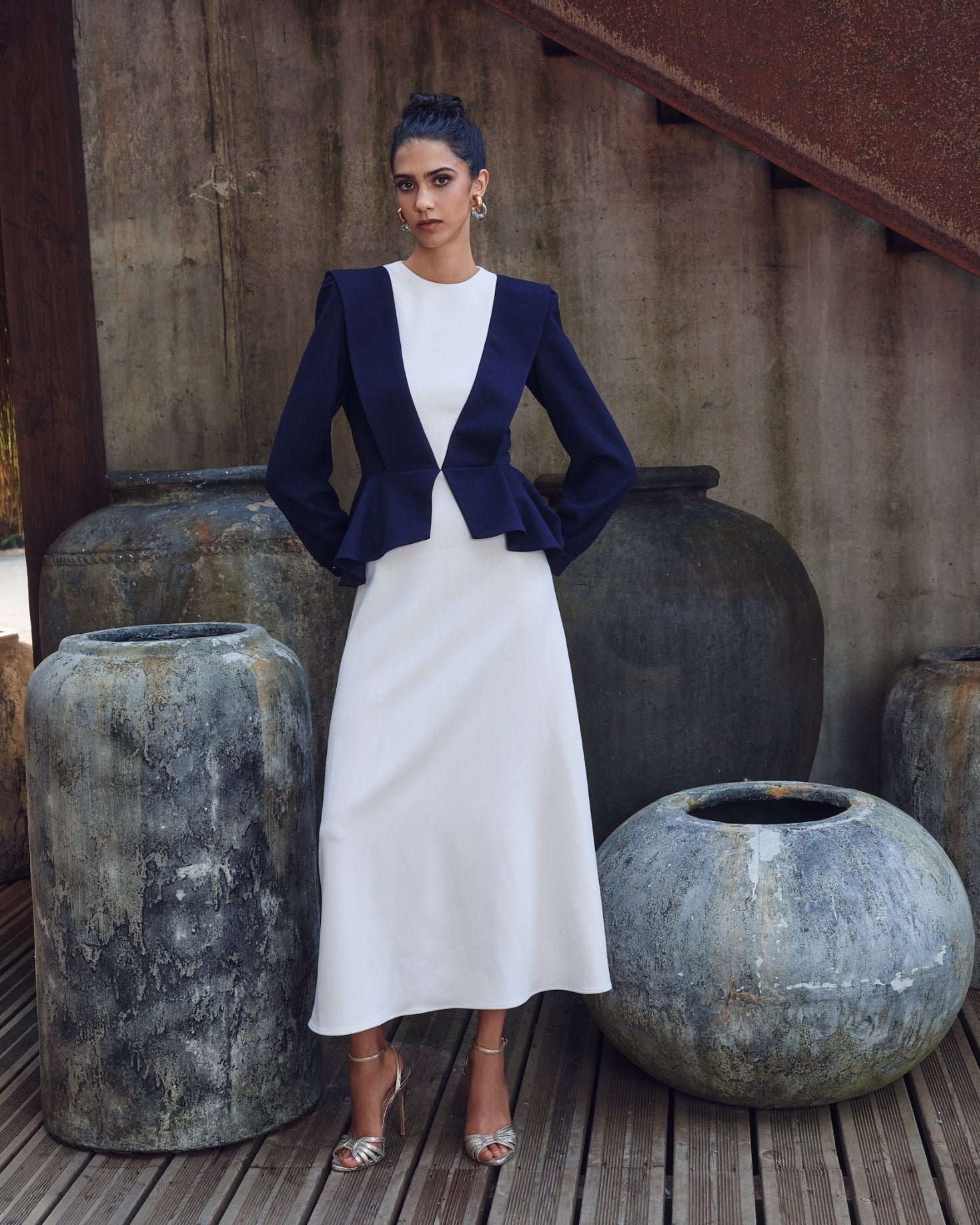 VESTIDO DANIELA BEIGE Y AZUL MARINO The IQ Collection