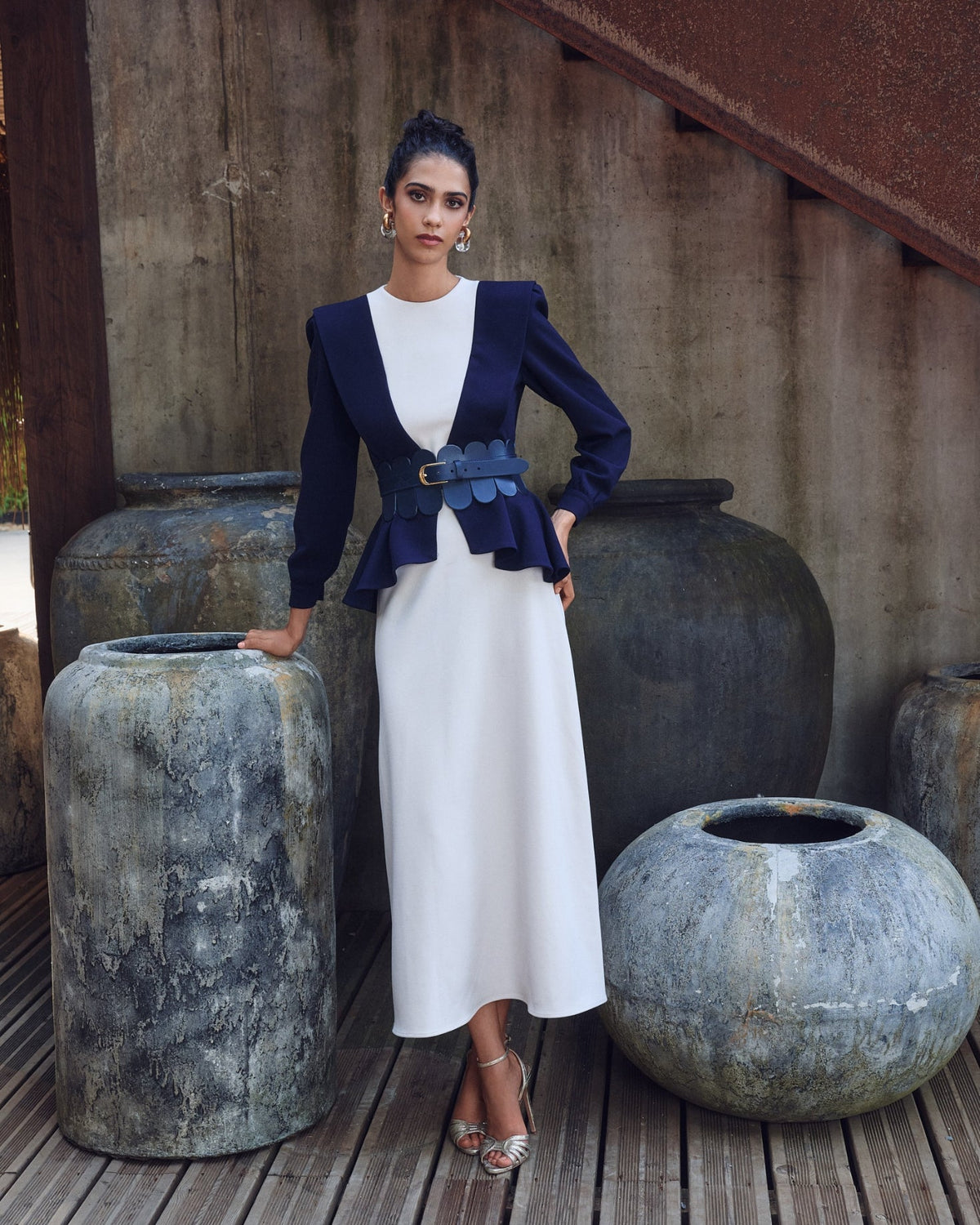 VESTIDO DANIELA BEIGE Y AZUL MARINO The IQ Collection