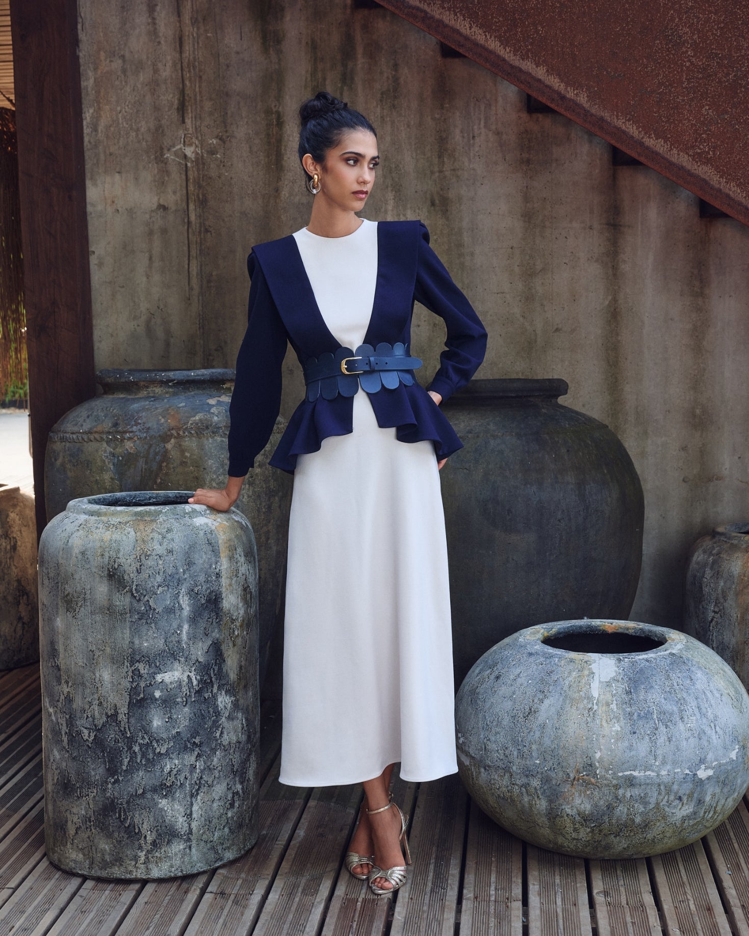 VESTIDO DANIELA BEIGE Y AZUL MARINO The IQ Collection