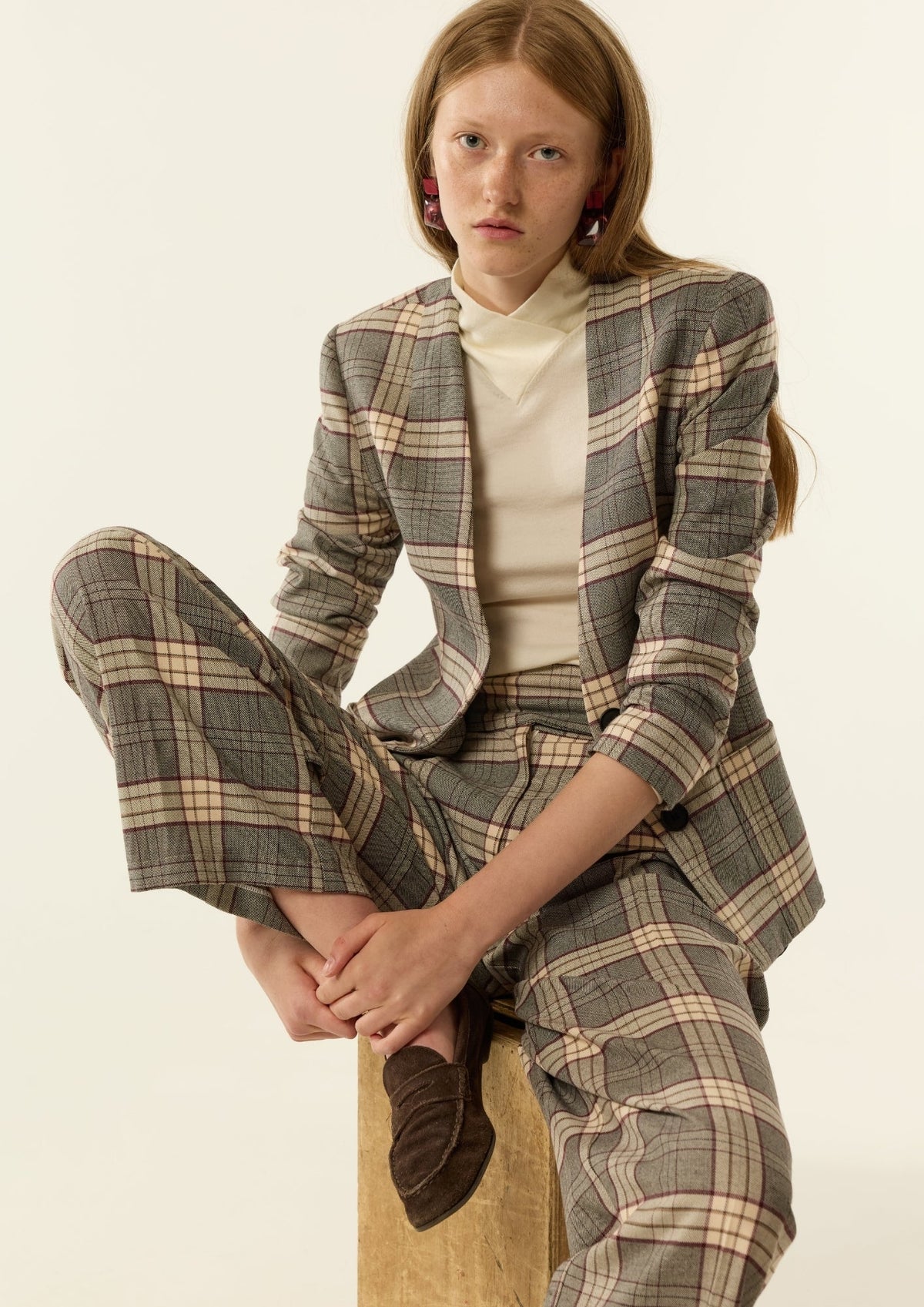 CHAQUETA ZOE CUADROS GRIS The IQ Collection