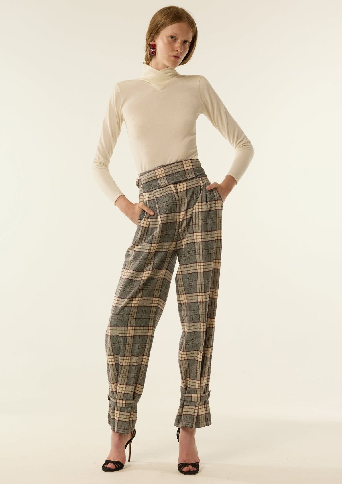 PANTALÓN ERIN CUADROS GRIS The IQ Collection