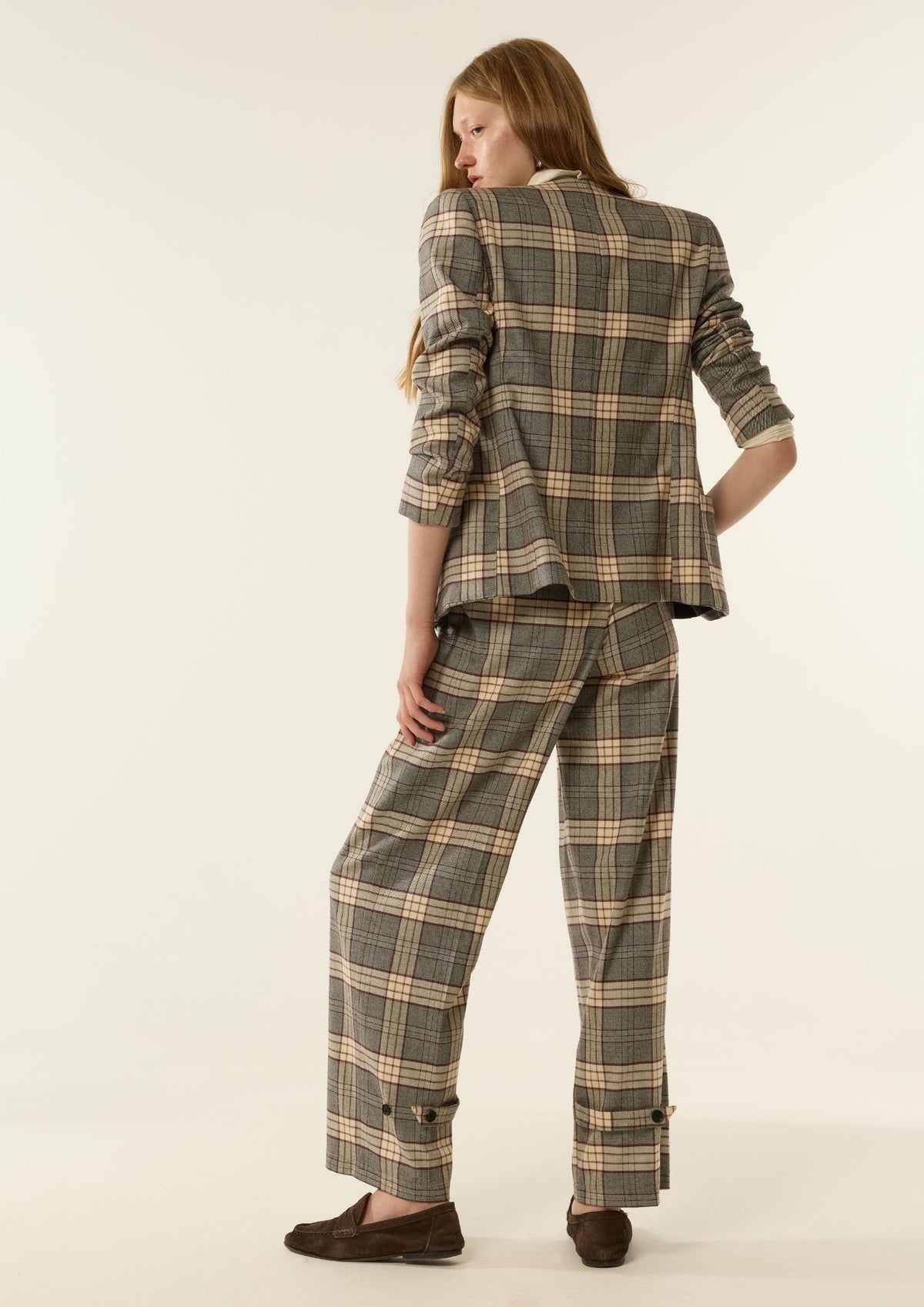 PANTALÓN ERIN CUADROS GRIS The IQ Collection