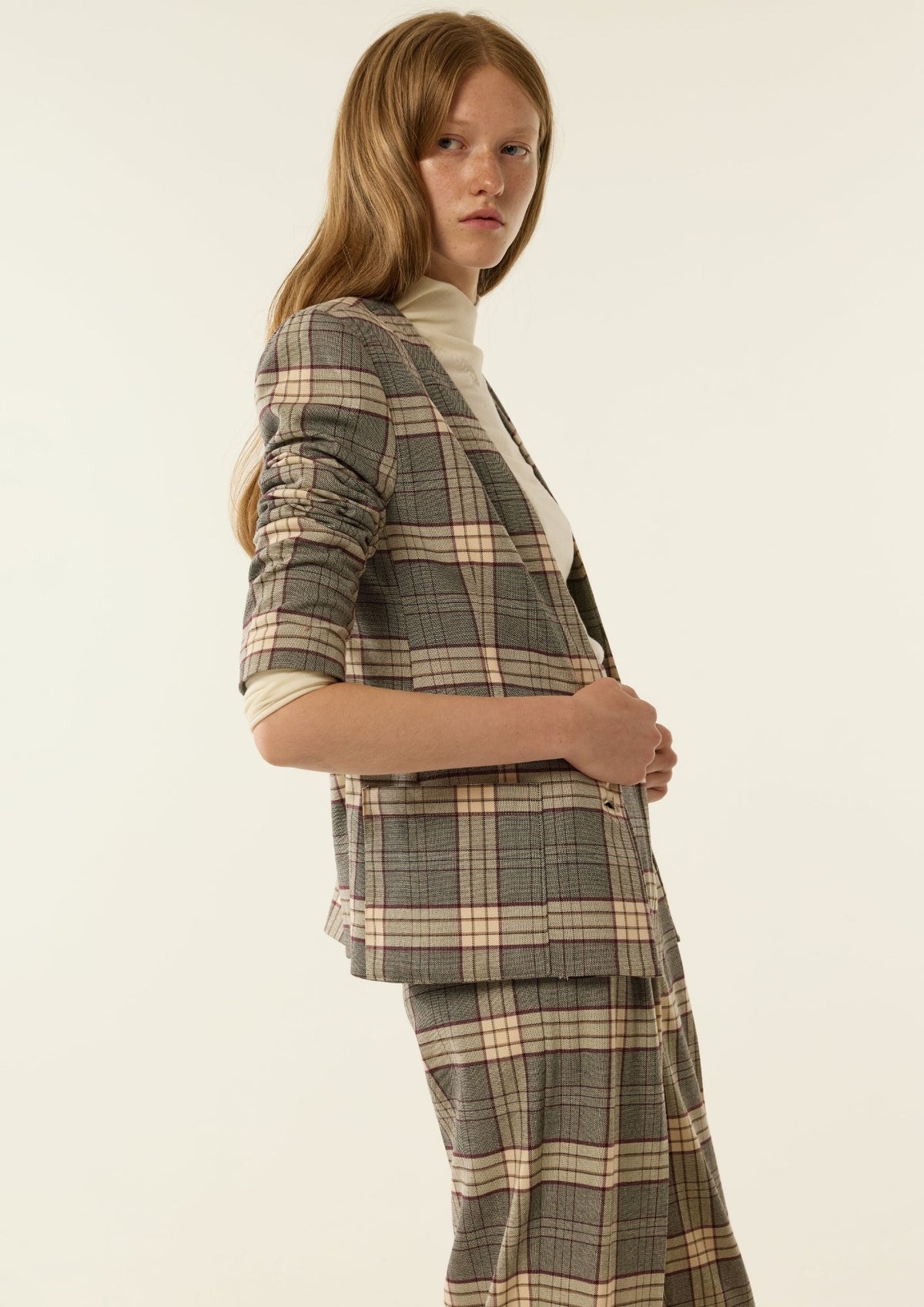 CHAQUETA ZOE CUADROS GRIS The IQ Collection