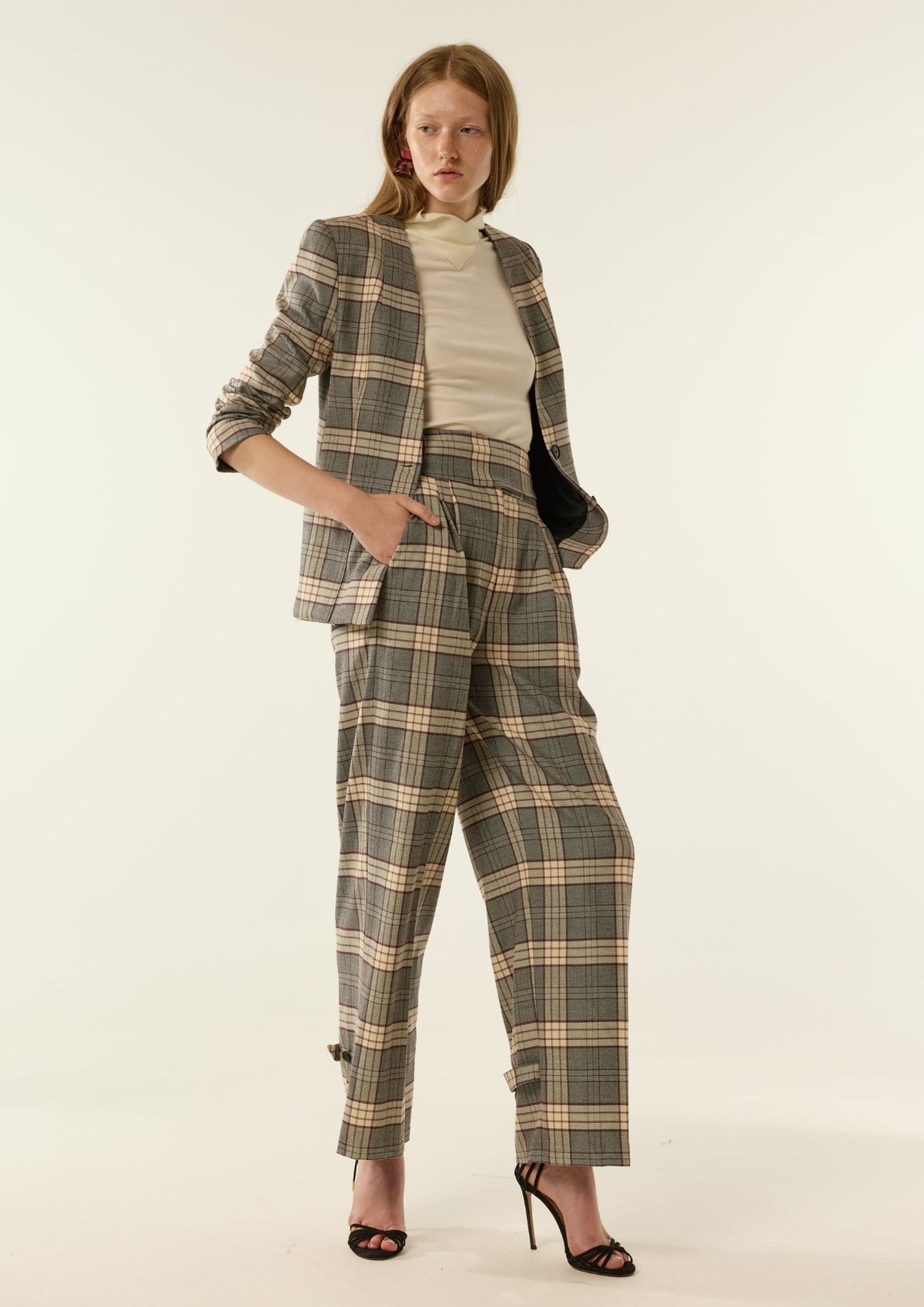 CHAQUETA ZOE CUADROS GRIS The IQ Collection
