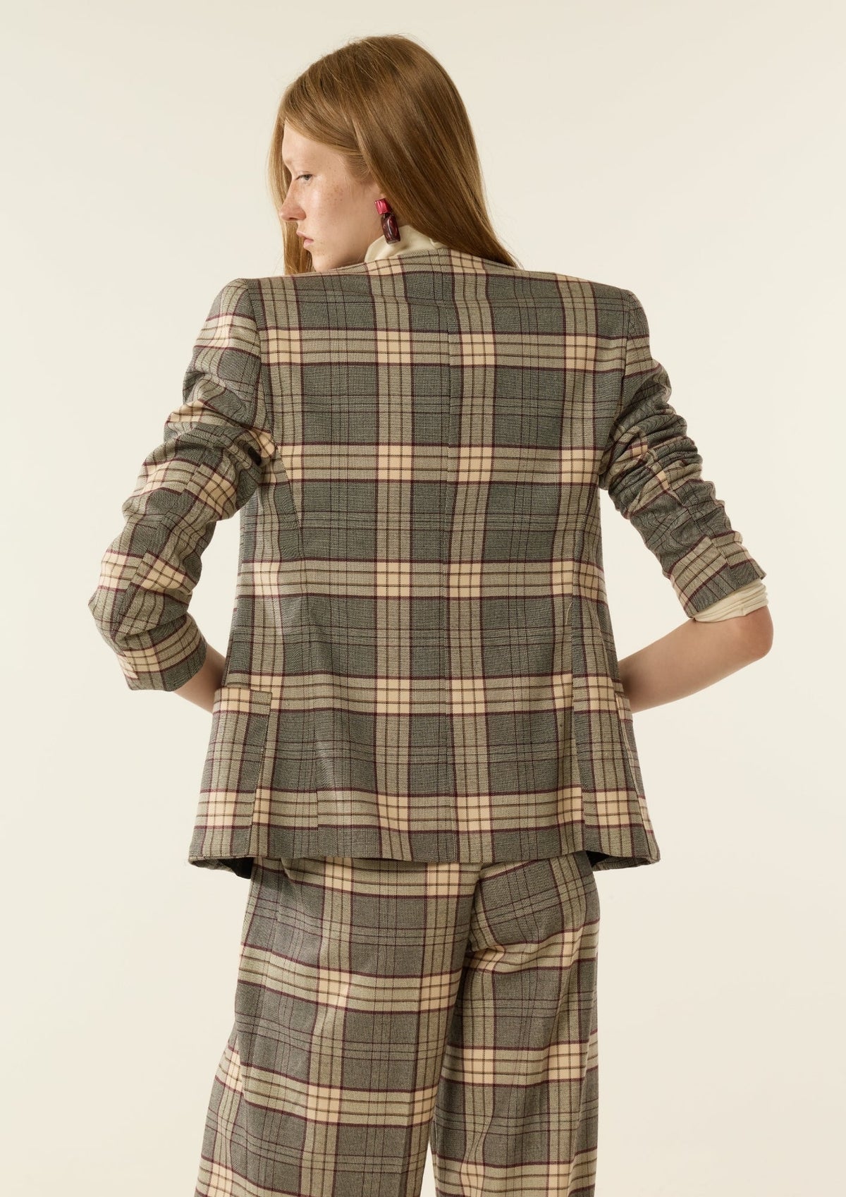 CHAQUETA ZOE CUADROS GRIS The IQ Collection