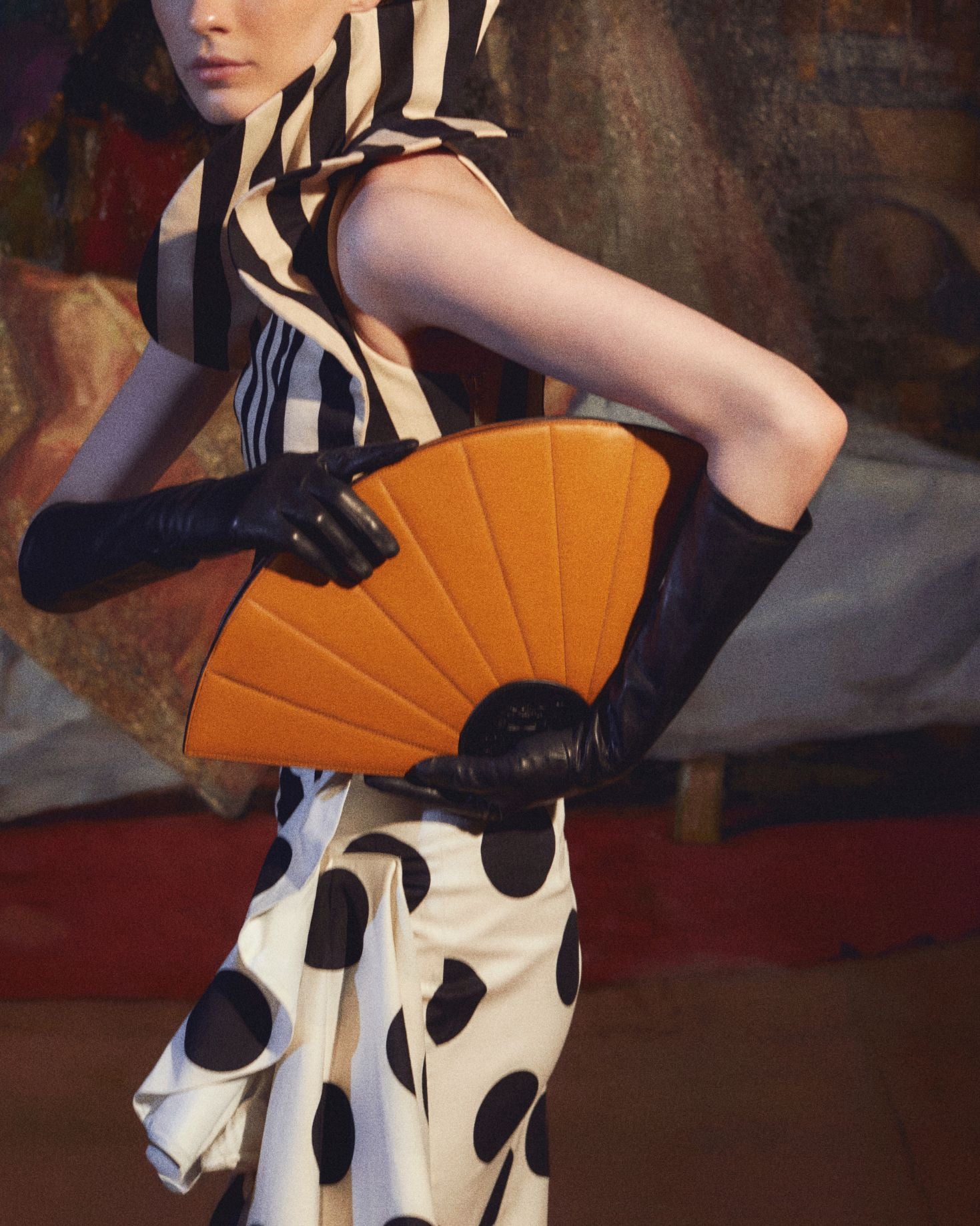 BOLSO ABANICO MOSTAZA DORANTES HARNESS x IQ The IQ Collection