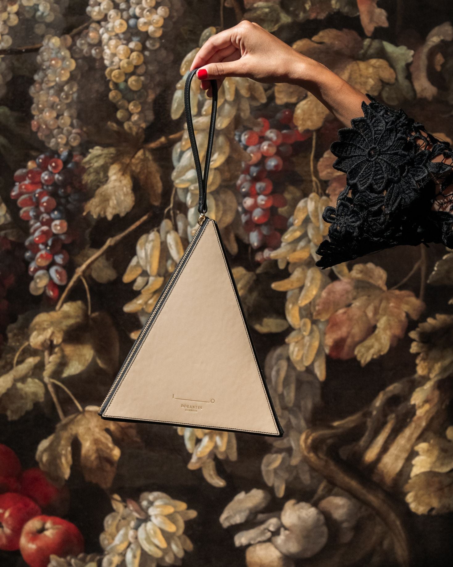 BOLSO PIRÁMIDE BURDEOS DORANTES HARNESS x IQ The IQ Collection